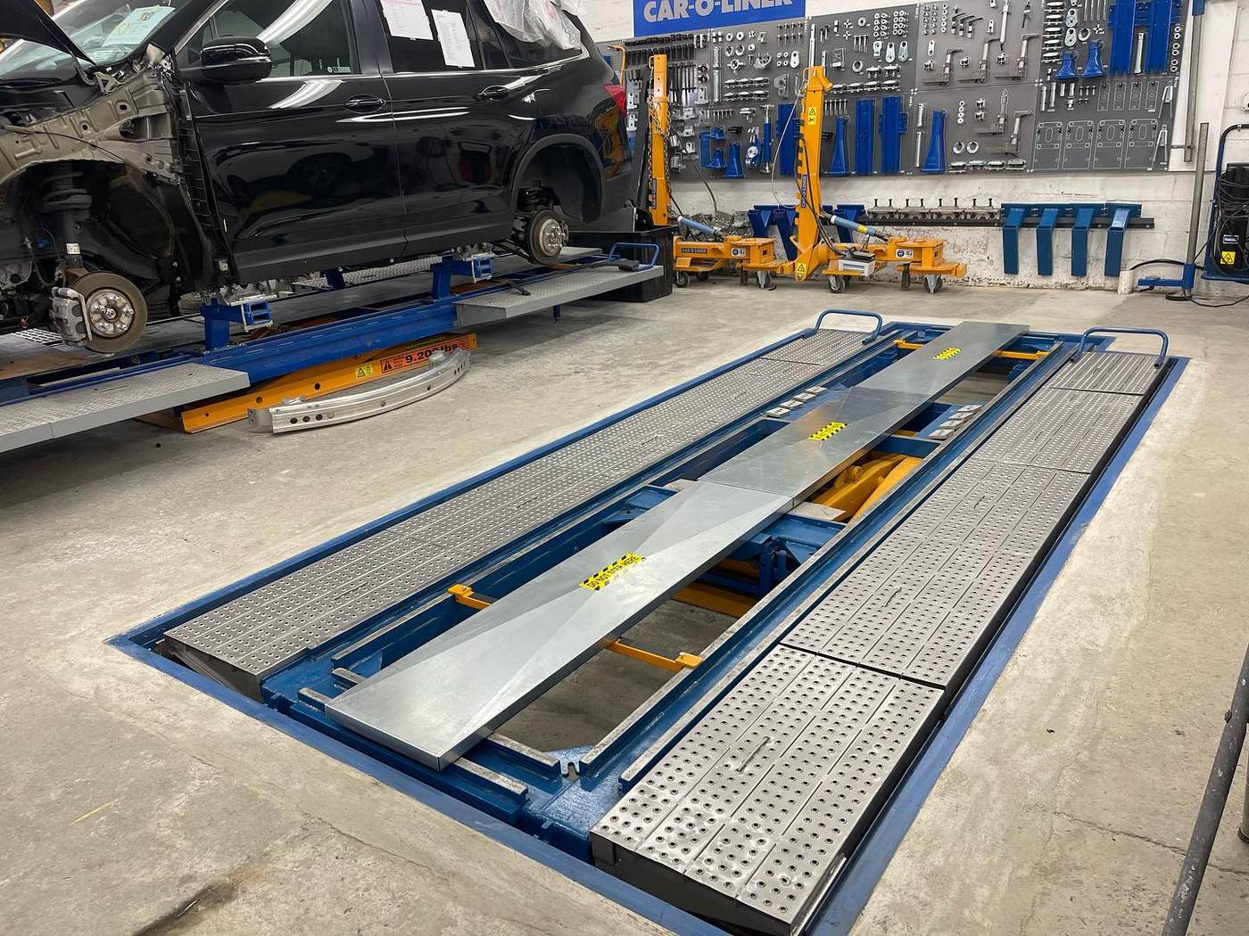 Car-O-Liner computerized frame measuring bench at Metro Auto Body